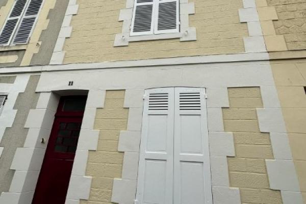 Ravalement d'une façade d'une maison sur la commune de Deauville